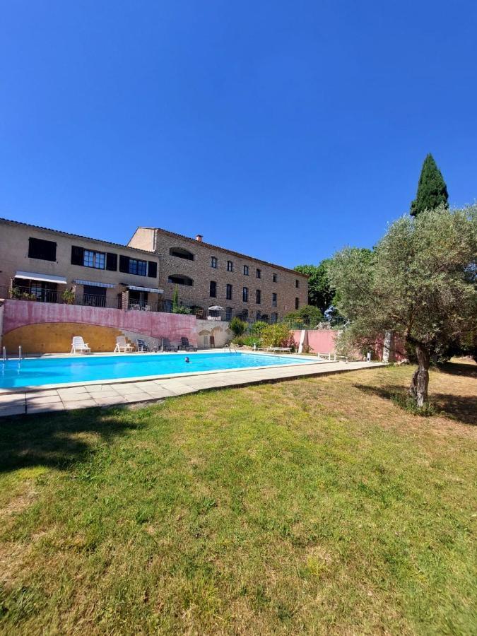 superbe logement au cœur Luberon proche du Colorado provencal dans une résidence au calme avec piscine, magnifique vu sur le Luberon depuis la terrasse Viens Esterno foto