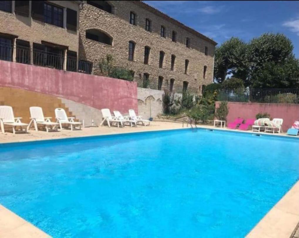 superbe logement au cœur Luberon proche du Colorado provencal dans une résidence au calme avec piscine, magnifique vu sur le Luberon depuis la terrasse Viens Esterno foto
