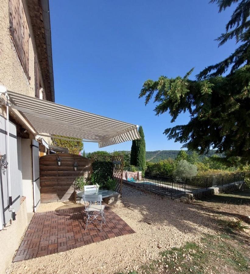 superbe logement au cœur Luberon proche du Colorado provencal dans une résidence au calme avec piscine, magnifique vu sur le Luberon depuis la terrasse Viens Esterno foto