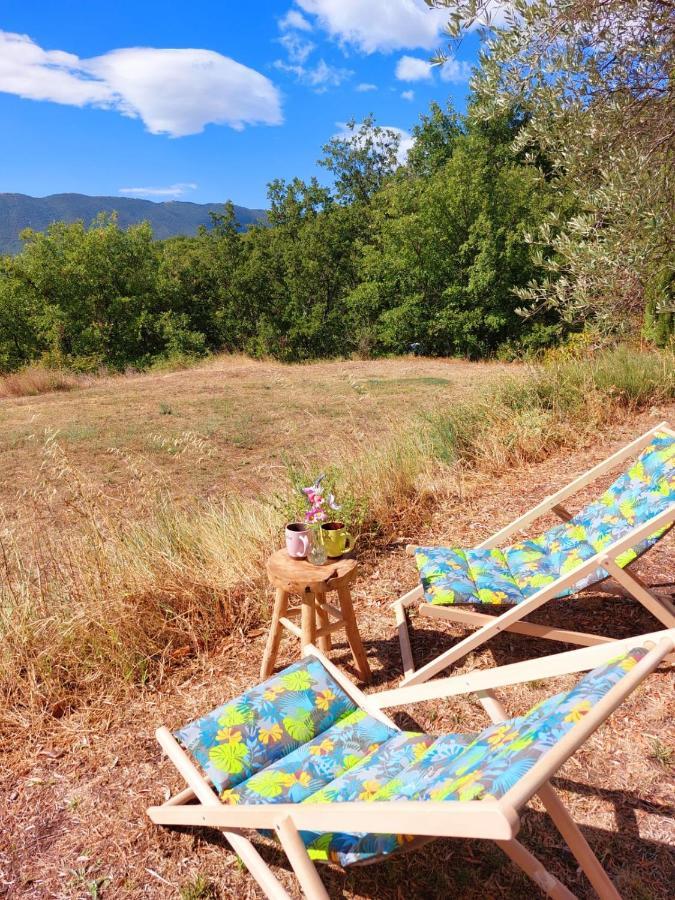 superbe logement au cœur Luberon proche du Colorado provencal dans une résidence au calme avec piscine, magnifique vu sur le Luberon depuis la terrasse Viens Esterno foto