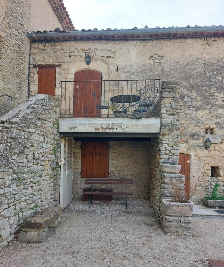 superbe logement au cœur Luberon proche du Colorado provencal dans une résidence au calme avec piscine, magnifique vu sur le Luberon depuis la terrasse Viens Esterno foto