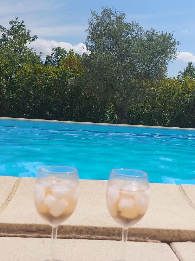 superbe logement au cœur Luberon proche du Colorado provencal dans une résidence au calme avec piscine, magnifique vu sur le Luberon depuis la terrasse Viens Esterno foto